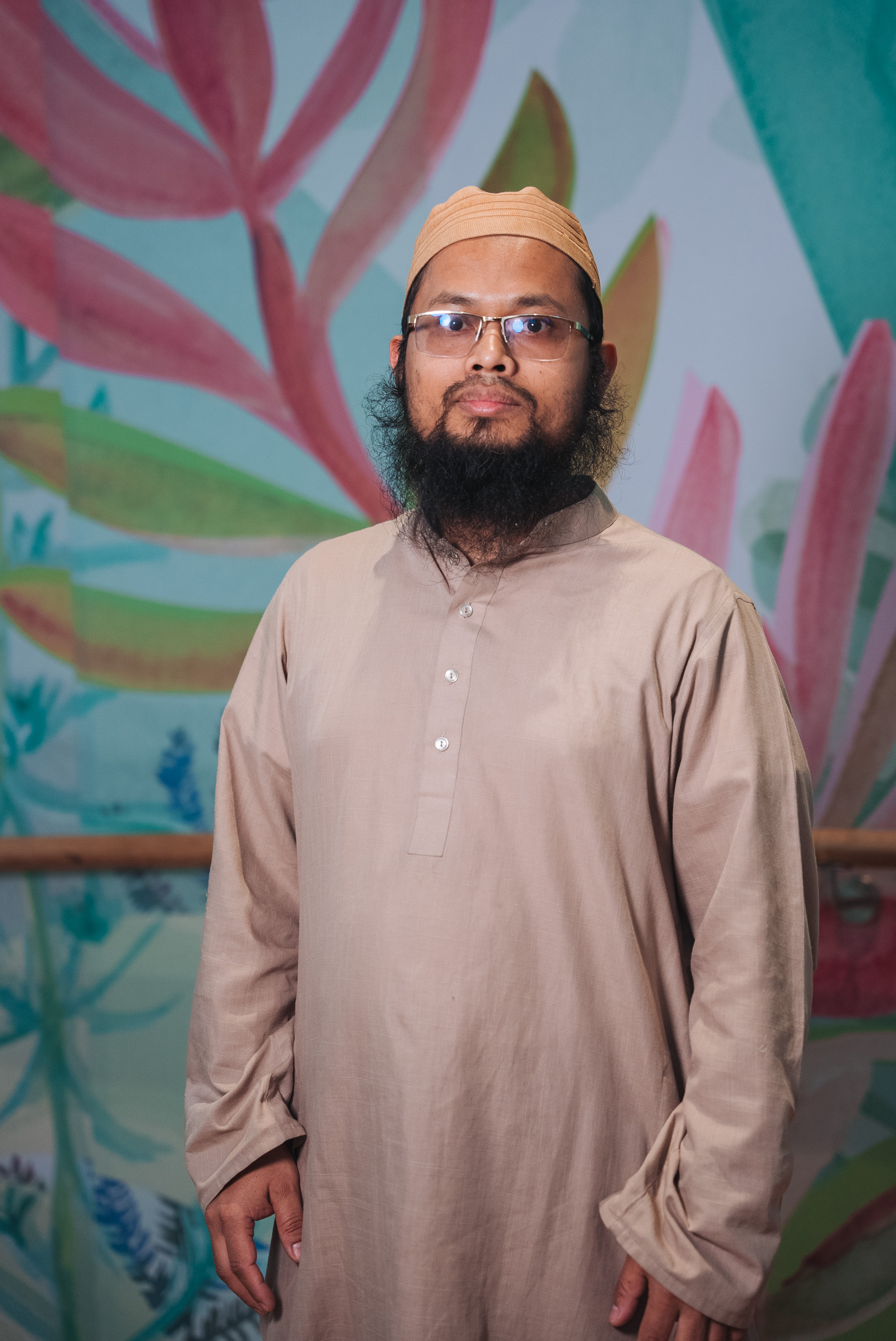 A person wearing a white cap. A person wearing a white cap.