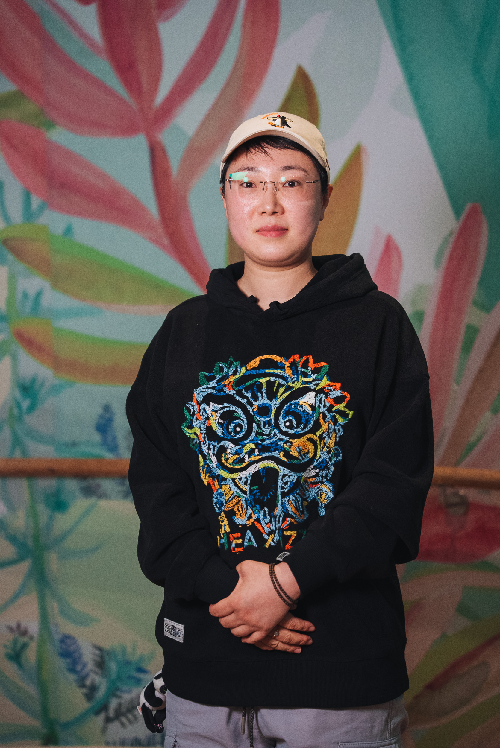 A person wearing a black jumper A person wearing a black jumper